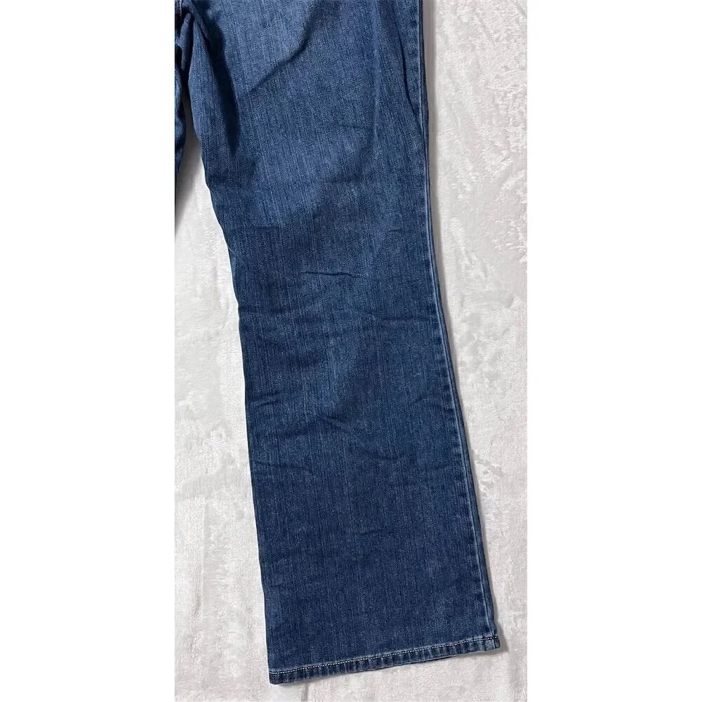Chico’s Platinum Denim Jeans Size 2.5 Stretch Ultimate Fit Barely Flare